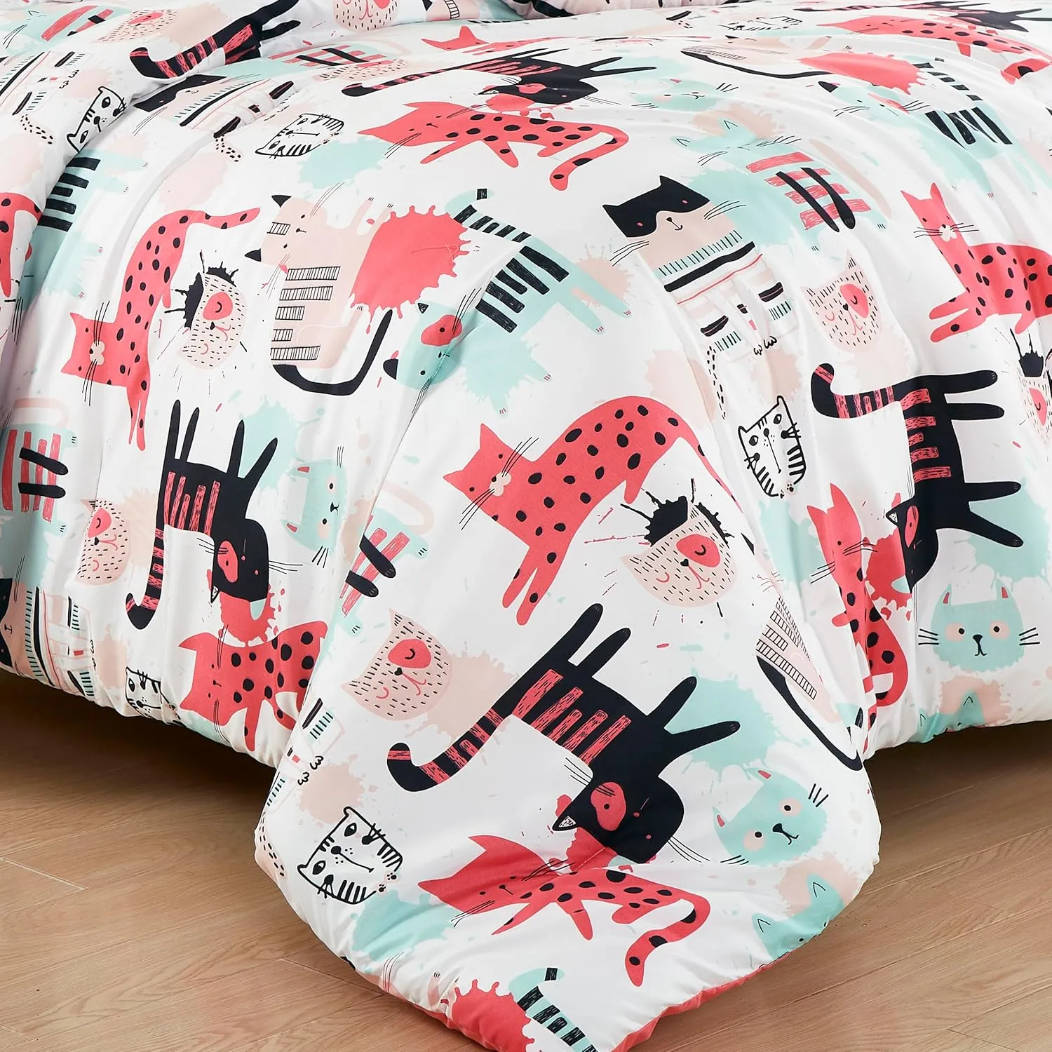 Chezmoi Collection 4-Piece Cartoon Cats Bedding Set Full/Queen Size - Blue Pink Black Soft Microfiber Comforter Set w/Cat Throw Pillow for Kids Teens