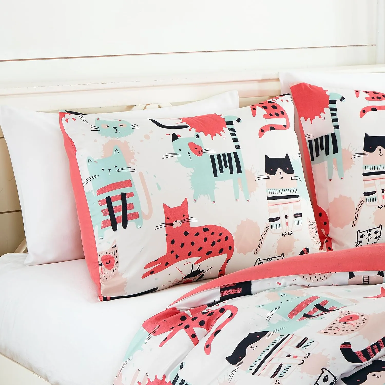 Chezmoi Collection 4-Piece Cartoon Cats Bedding Set Full/Queen Size - Blue Pink Black Soft Microfiber Comforter Set w/Cat Throw Pillow for Kids Teens