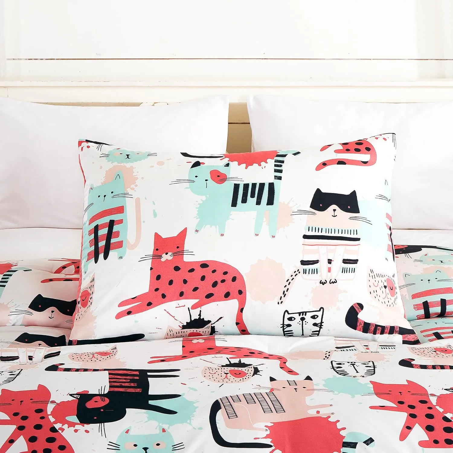 Chezmoi Collection 4-Piece Cartoon Cats Bedding Set Full/Queen Size - Blue Pink Black Soft Microfiber Comforter Set w/Cat Throw Pillow for Kids Teens