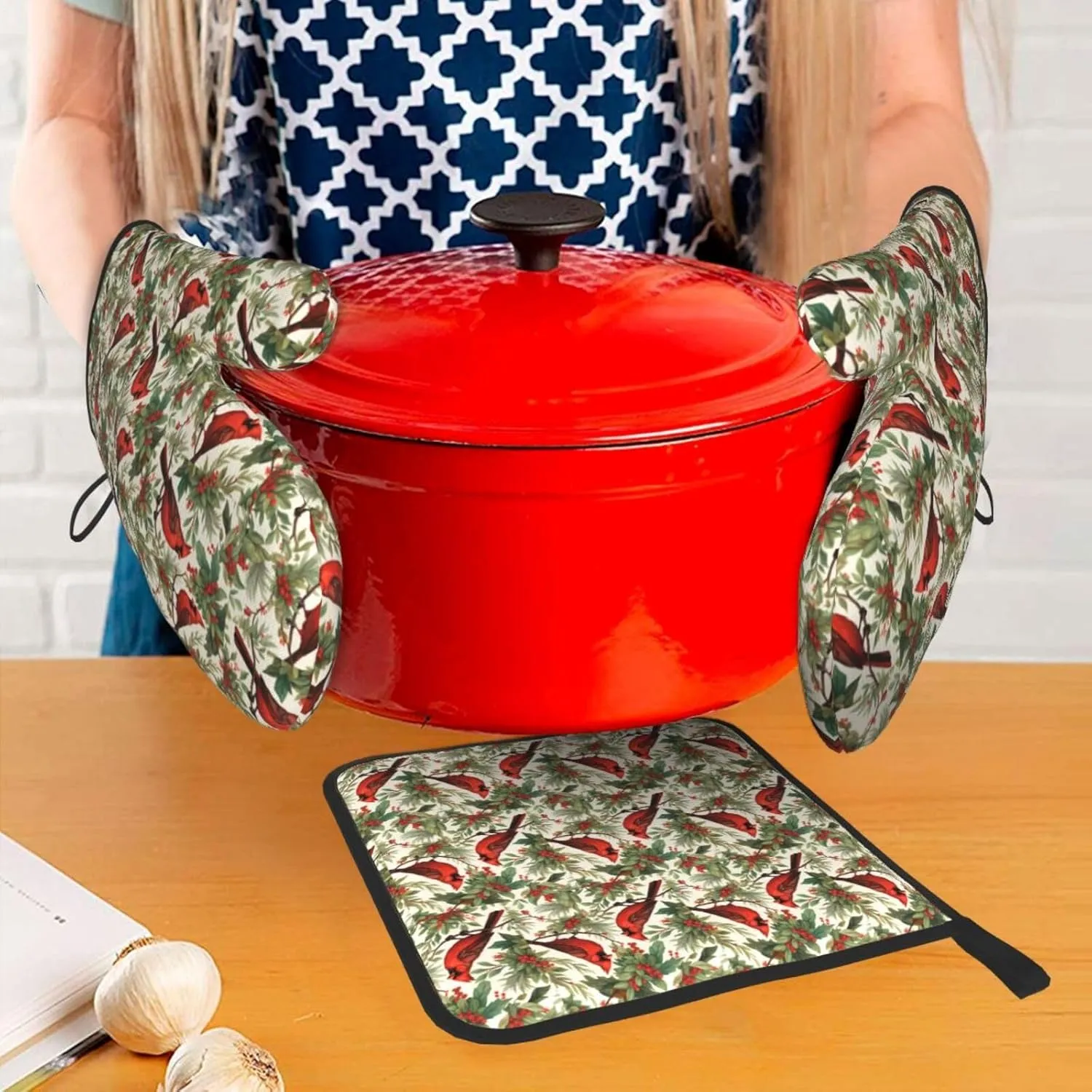Christmas Red Bird Pine Branch Decor, Christmas Red Bird Pine Branch Oven Mitts and Pot Holders Sets, Cookie Bag Kitchen Cooking Baking BBQ Gloves 3pcs