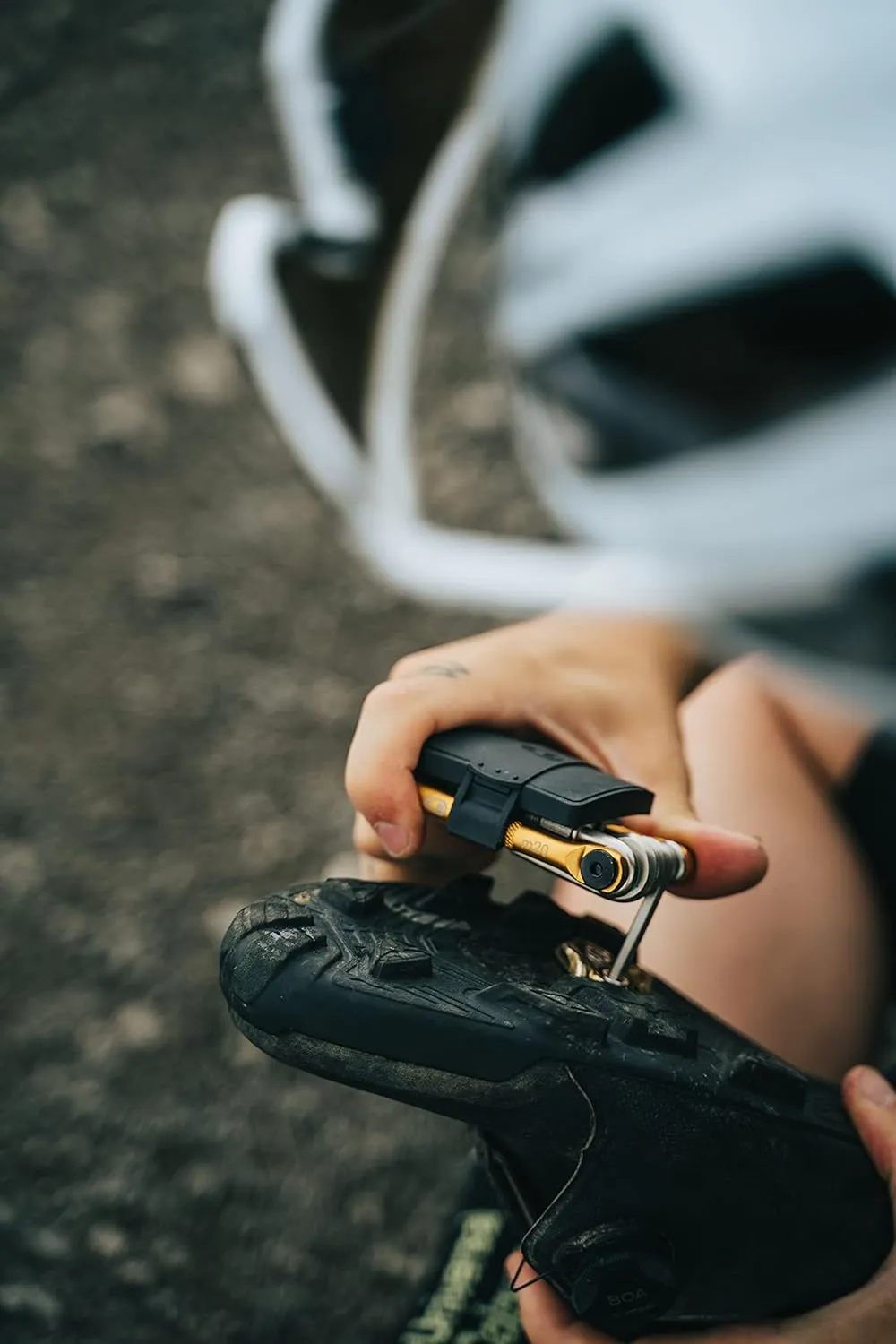 Crankbrothers Multi Tool M 17 Bike Tool - MTB Multi-Tool Gold - 17 bicycle tools (17 in 1 tool), ergonomic and lightweight