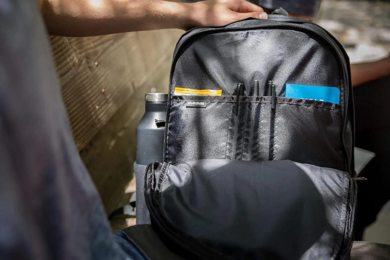 Dakine Essentials Pack 22L - Greyscale, One Size