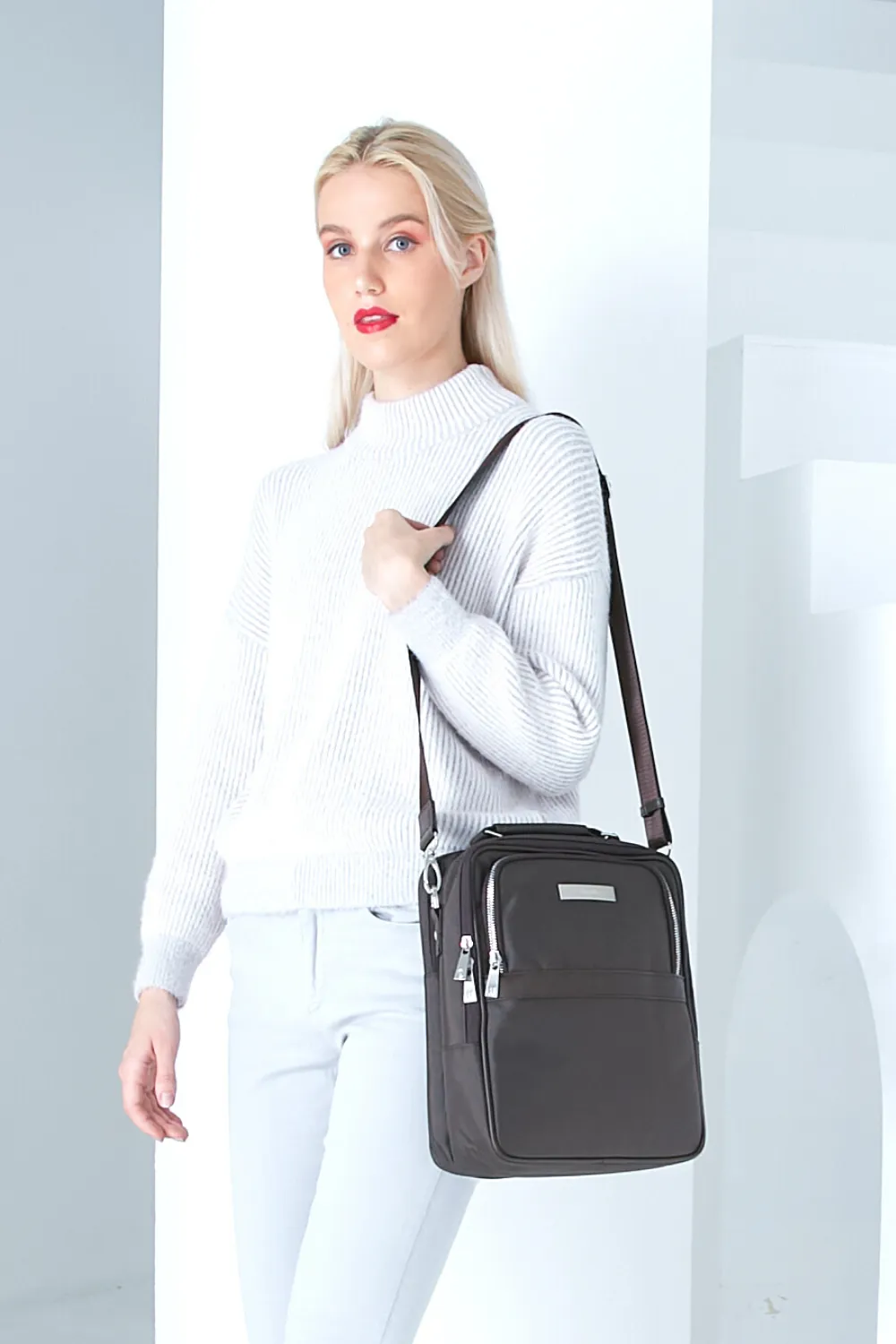 [LAST ITEM] Huskies HK 02-766 Bruno Messenger Bag