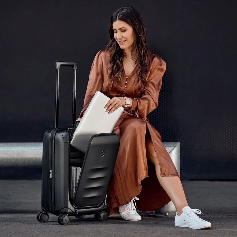 Victorinox Spectra 3.0 Hardside Frequent Flyer Expandable Carry-On Spinner
