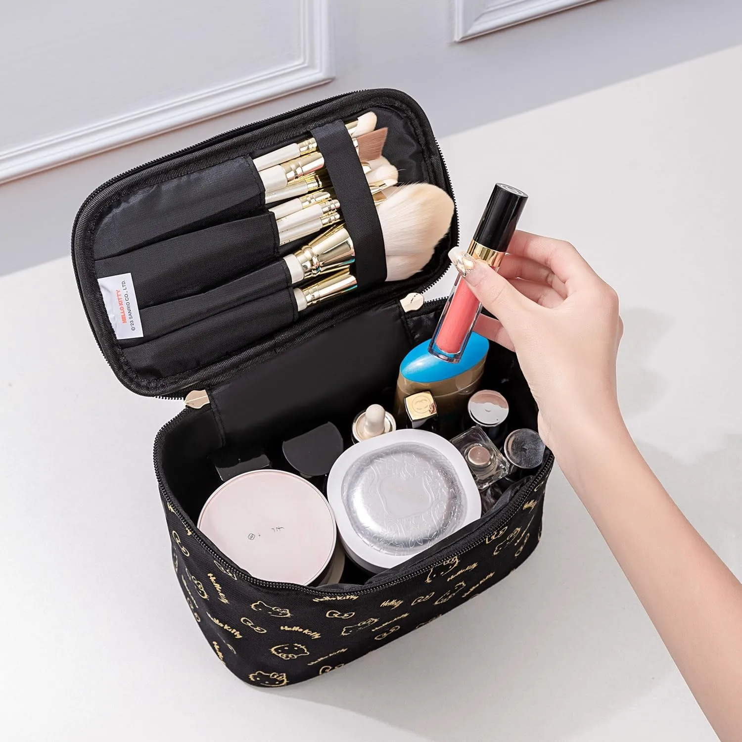 Vimanllie Makeup Bag Large Capacity Travel Cosmetic Bag with Dedicated Brush Holder, Cute Printed Makeup Organizer for Women Traveling,Portable Toiletry Bag for Girls