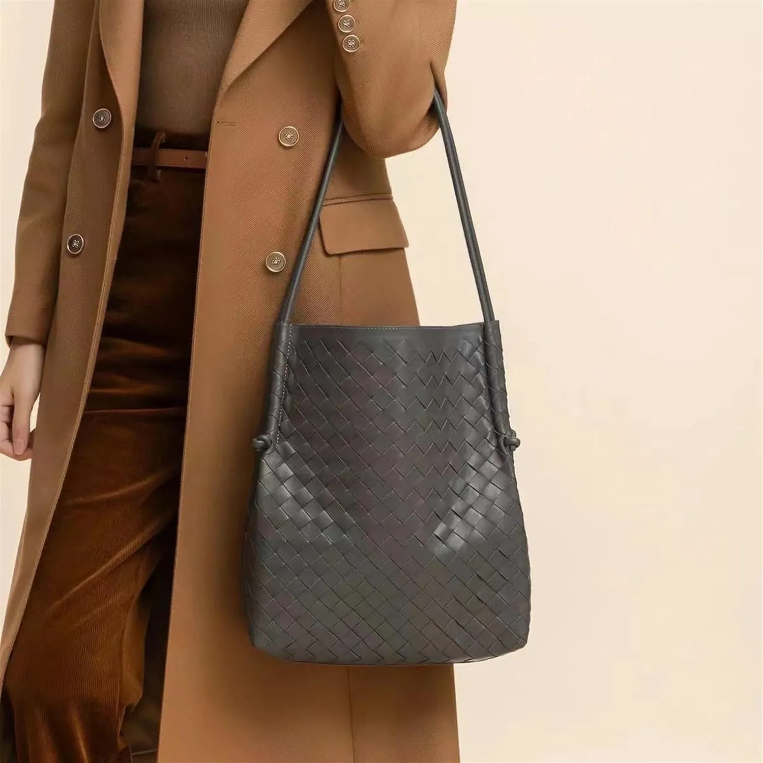 Woven Large Leather Shoulder Bag Large Capacity Tote Bag Genuine Leather Bucket Bag Armpit Bag(B)