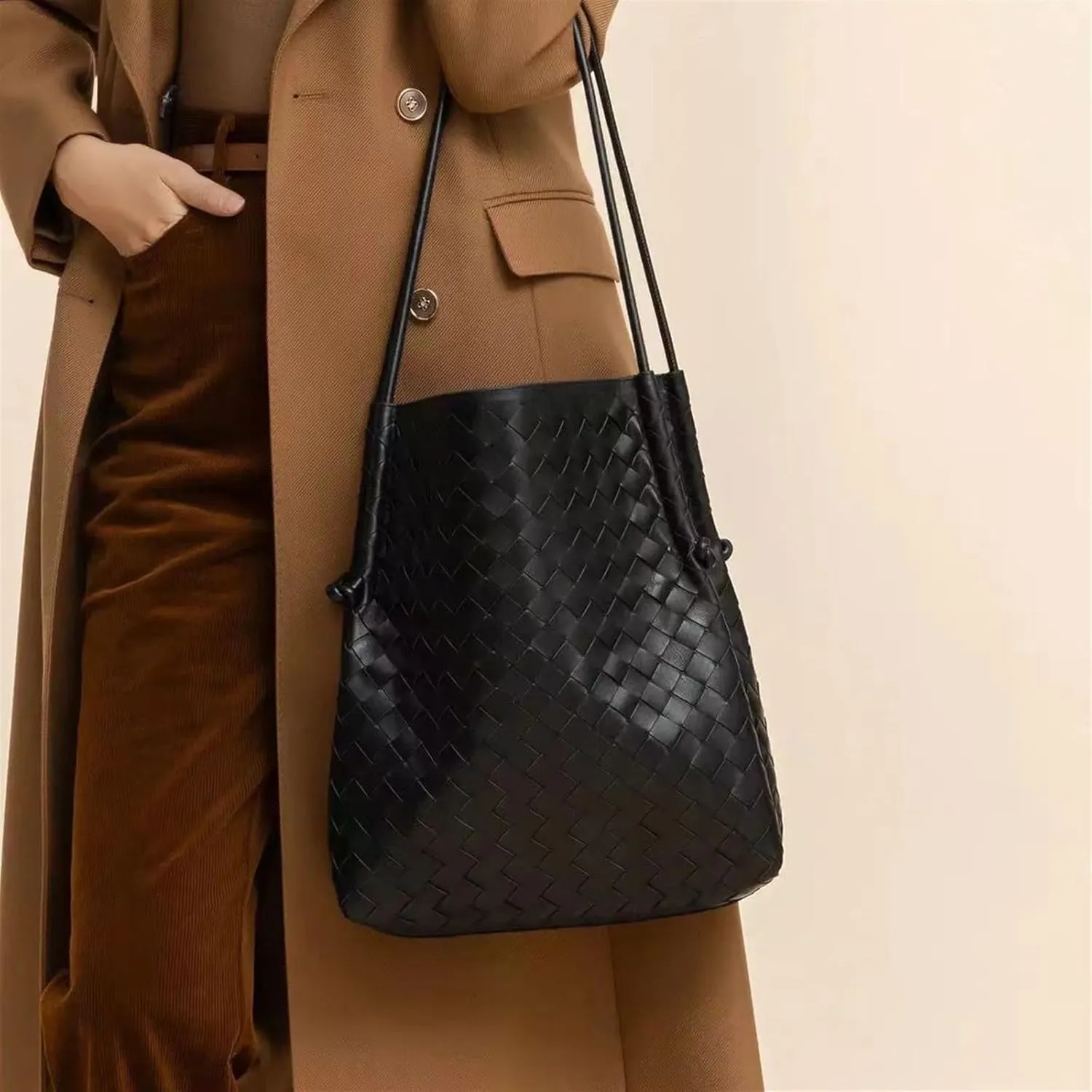 Woven Large Leather Shoulder Bag Large Capacity Tote Bag Genuine Leather Bucket Bag Armpit Bag(B)